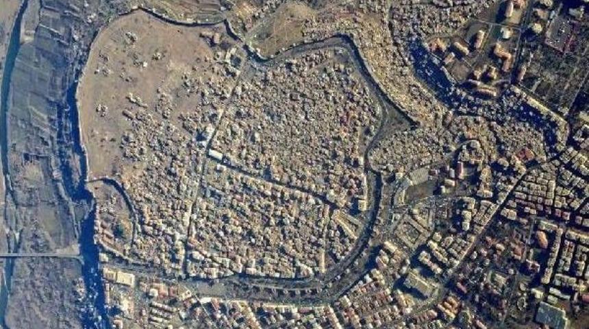 Sur'da 6 Mahalledeki 45 Sandık, Başka Yere Taşındı