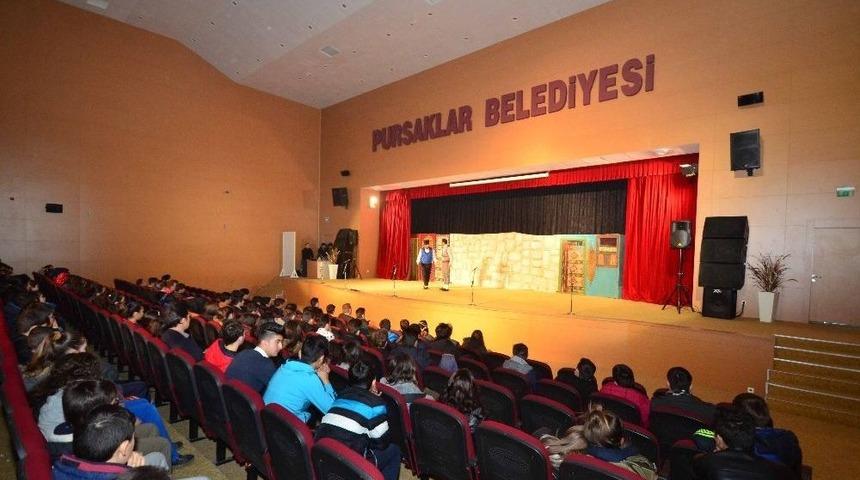 Pursaklar&rsquo;da 1 G&uuml;nde 2 Bin 500 Kişi Tiyatro İzledi