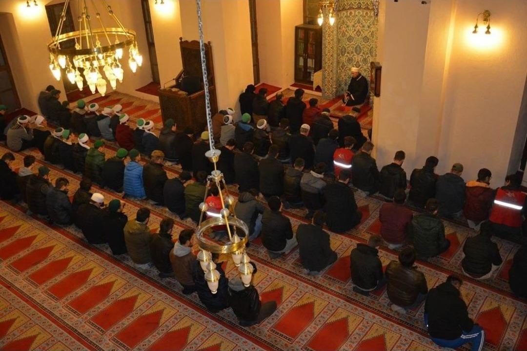 Uşaklı Gen&ccedil;ler Sabah Namazında Buluştu