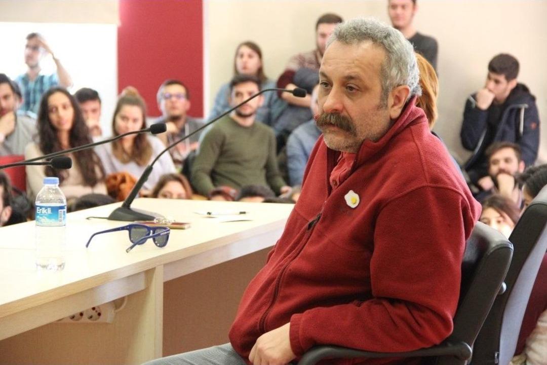 &Uuml;nl&uuml; Yazar Ve Y&ouml;netmen Onur &Uuml;nl&uuml;, Anadolu &Uuml;niversitesi&rsquo;nde S&ouml;yleşiye Katıldı