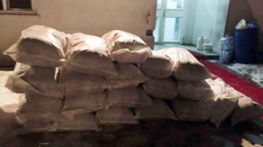 Hakkari&rsquo;de &Ccedil;ok Sayıda Ka&ccedil;ak Malzeme Ele Ge&ccedil;irildi