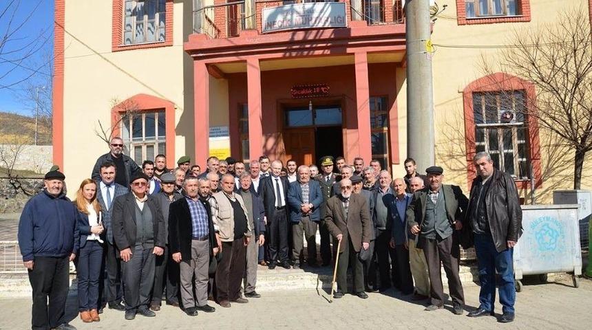 Vali Ceylan Mahalle Sakinleriyle Bir Araya Geldi