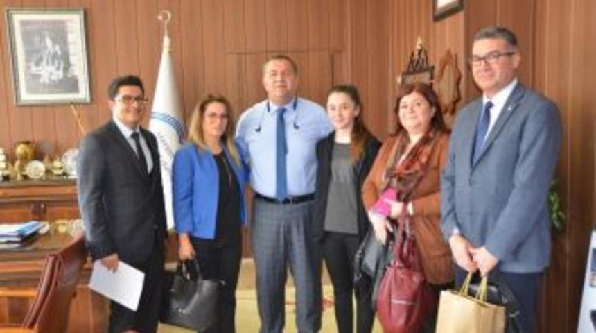 Resim Yarışması T&uuml;rkiye İkincisi Melek&rsquo;ten M&uuml;d&uuml;r Koca&rsquo;ya Ziyaret