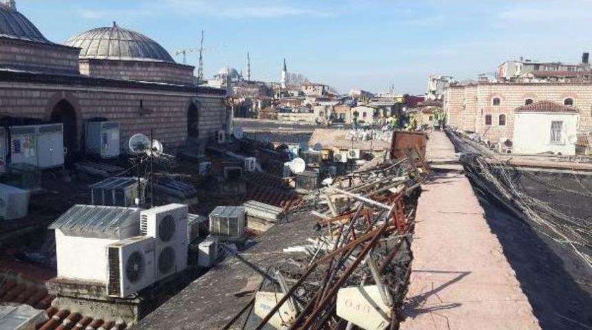 Kapalı&ccedil;arşı'nın Ilk Kiremitleri D&ouml;şenmeye Başladı