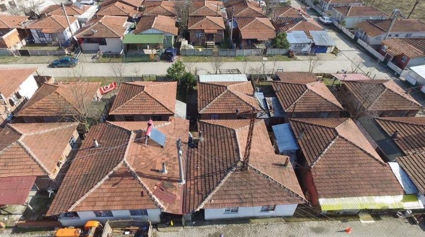 Evin Ortasından Ge&ccedil;en Direk İsyan Ettirdi