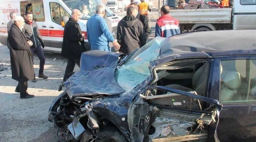 Elazığ&rsquo;da Zincirleme Kaza: 4 Yaralı