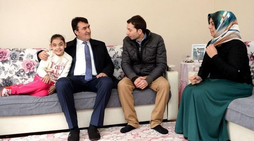 D&uuml;ndar, Minik Esma&rsquo;nın Umudu Oldu