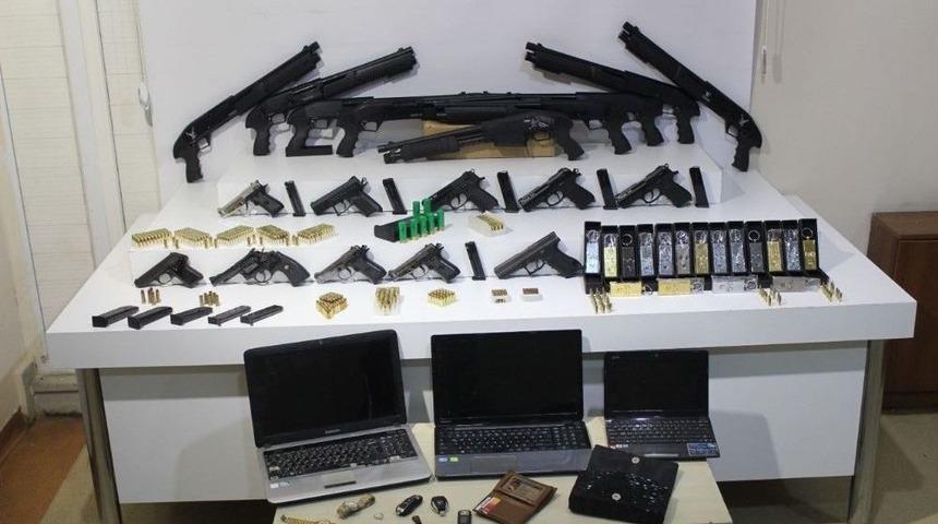 Suikast Silahları Satan Şebeke &Ccedil;&ouml;kertildi: 3 G&ouml;zaltı