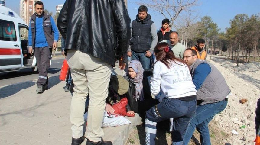 Takla Atan Otomobilin Bayan Sürücüsü Yaralandı