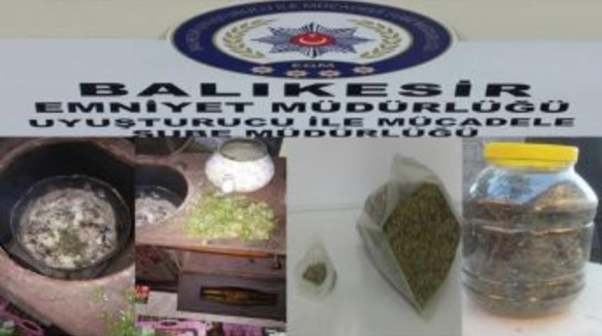 Polisi G&ouml;r&uuml;nce Keneviri Sobada Yakmaya &Ccedil;alıştılar