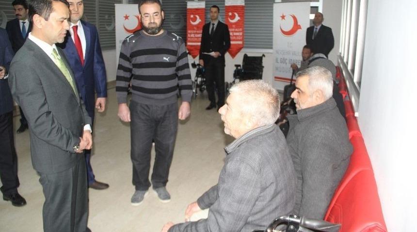 Engelli Suriyeli Sığınmacılara Ak&uuml;l&uuml; Sandalye Dağıtıldı