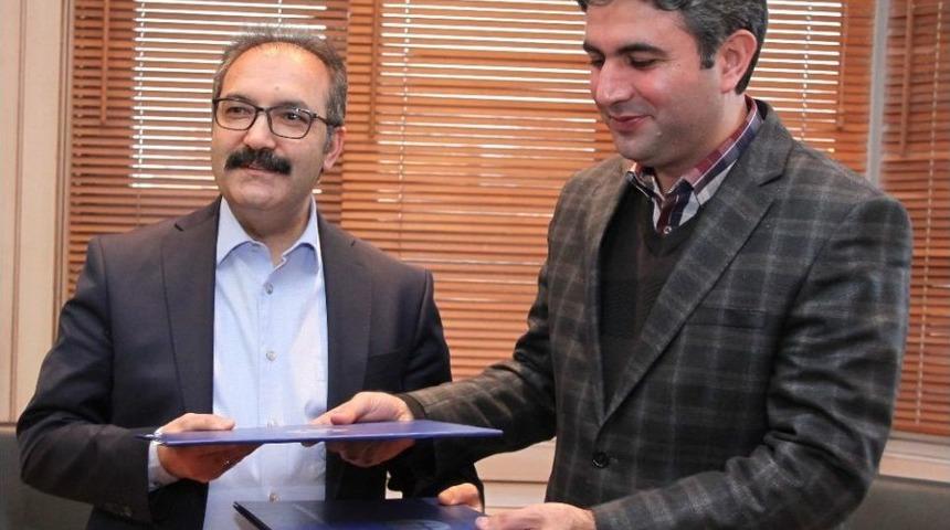 Suriyeli &Ouml;ğrencilerin Ders Kitaplarını Gaziantep &Uuml;niversitesi Akademisyenleri Yazacak