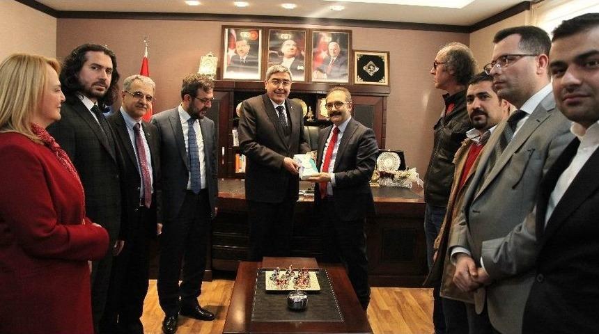 Rekt&ouml;r G&uuml;r&rsquo;den Ak Parti&rsquo;ye İade-i Ziyaret