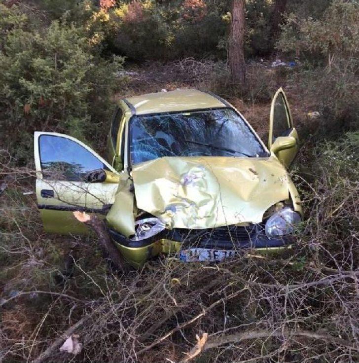 Ağaca Çarpan Otomobilde Sürücü Ve Eşi Yaralandı