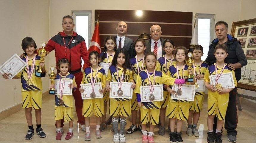 Gkv’li Minik Sporculardan Jimnastikte 3 Kupa 13 Madalya