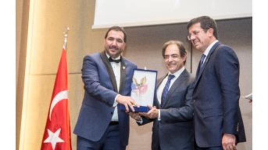 T&uuml;rk-amerikan İşadamları Derneği&rsquo;nden Enrique Jimenez&rsquo;e &Ouml;d&uuml;l