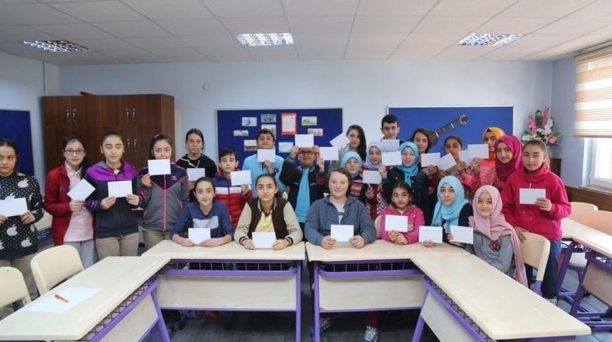 Rize’de Ortaokul Öğrencilerinden Askerlere Moral Mektubu