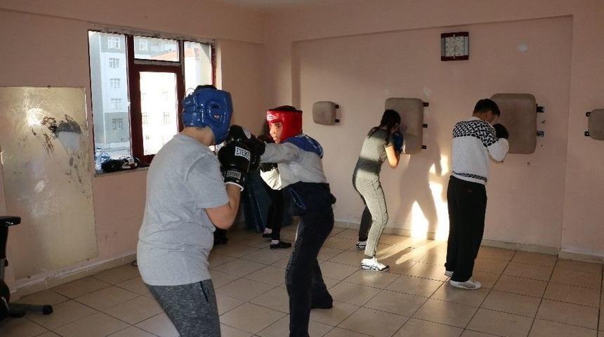 Genç Eldivenler Güleç’te Türkiye Şampiyonluğuna Hazırlanıyor