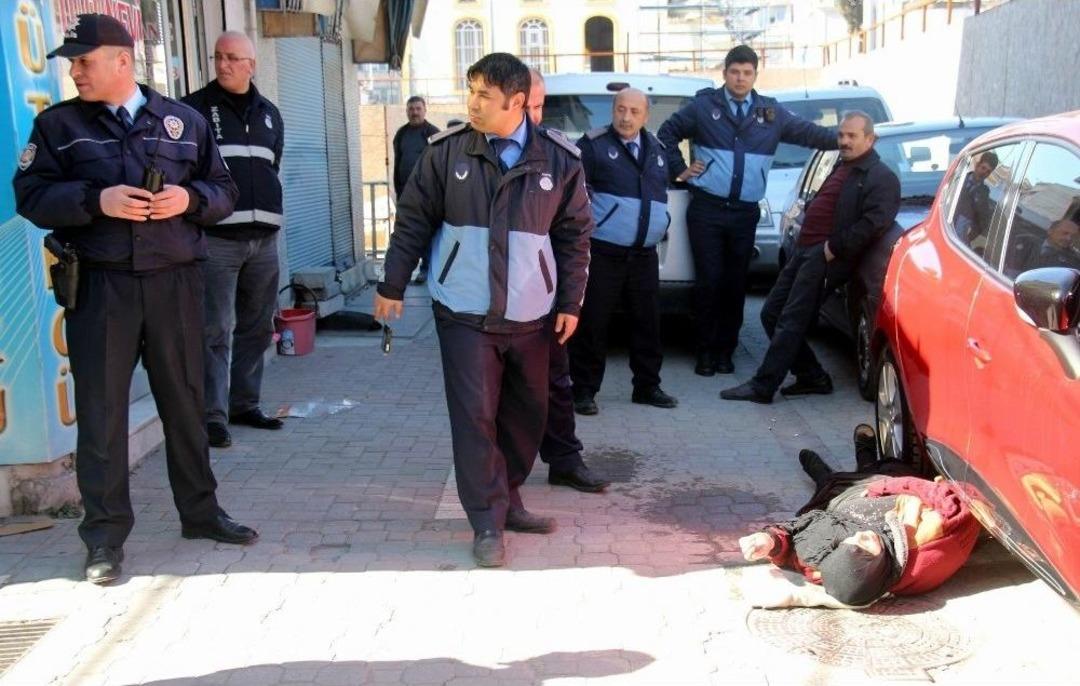 Dilenci &Ouml;nce Ka&ccedil;tı Sonra Bayılma Numarası Yaptı