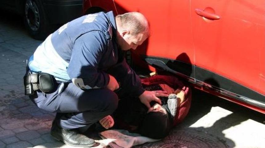 Zabıtayı Karşısında G&ouml;ren Dilenci, Ka&ccedil;arken D&uuml;ş&uuml;p Bayıldı