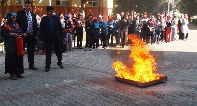 Öğrenci Yurdunda Yangın Ve Deprem Tatbikatı