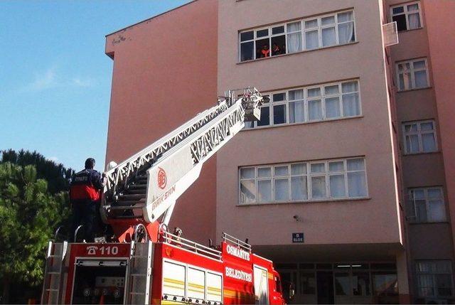 Öğrenci Yurdunda Yangın Ve Deprem Tatbikatı