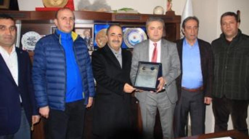 Başkan Taş&rsquo;tan İş Adamı Akg&ouml;l&rsquo;e Teşekk&uuml;r Plaketi