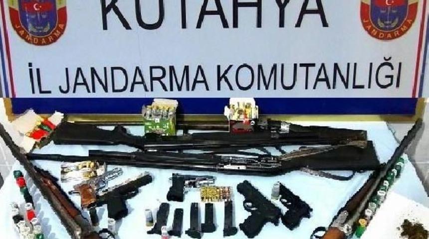 Jandarmanın Uyuşturucu Aradığı Evden Cephanelik &Ccedil;ıktı