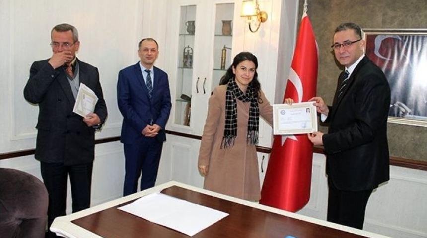 Kaymakamdan Başarılı &Ouml;ğretmenlere Sertifika