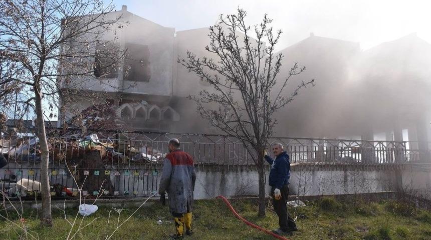 Sinop&rsquo;ta Eski Otel Binasında Yangın
