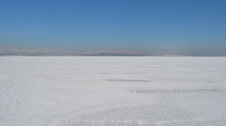 Van G&ouml;l&uuml; Kısmen Dondu