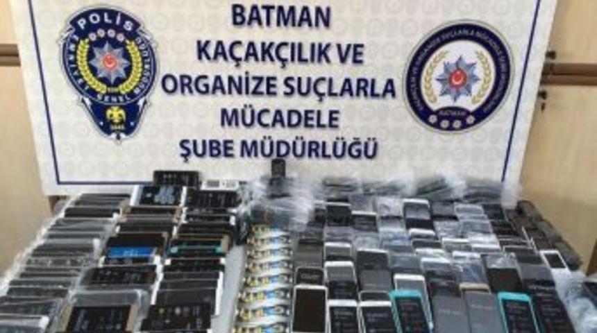 Batman&rsquo;da Ka&ccedil;ak Cep Telefonu Operasyonu: 3 G&ouml;zaltı