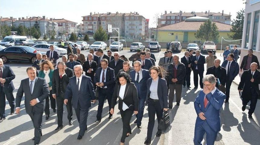 Vali Civelek Muhtarlarla Bir Araya Geldi