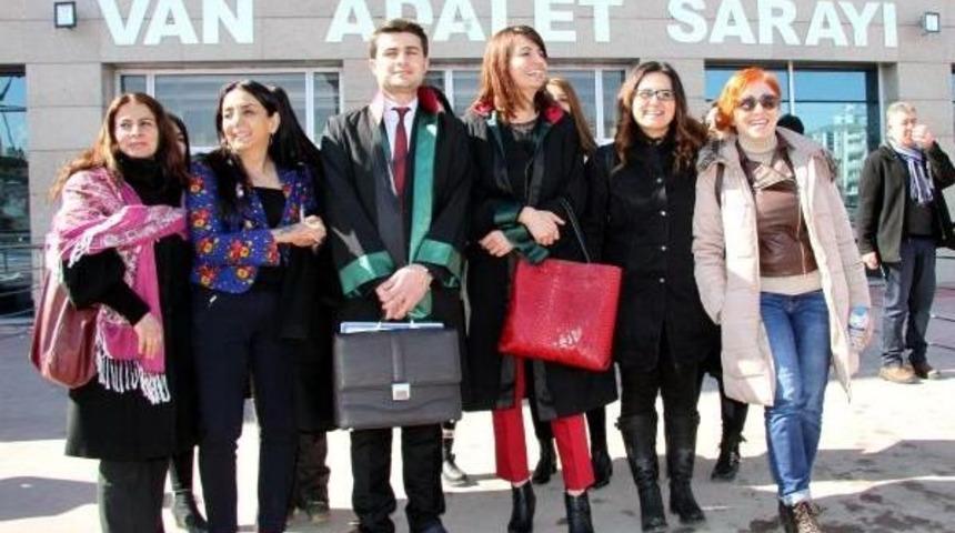 Cinsel Istismar Iddiasıyla Yargılanan &Ouml;ğretmen Tutuklandı