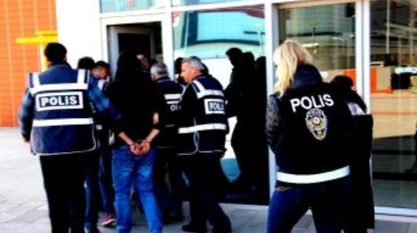 İskenderun&rsquo;da &Ccedil;eşitli Su&ccedil;lardan Aranan 12 Şahıs Yakalandı