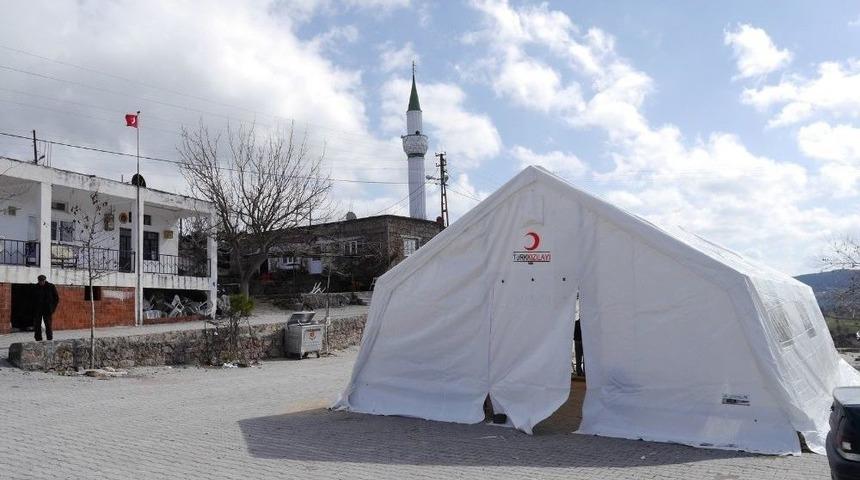 Deprem B&ouml;lgesinde &Ccedil;adırda Cuma Namazı