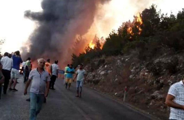 Yolcu otobüsü hareket halinde alev alarak yandı