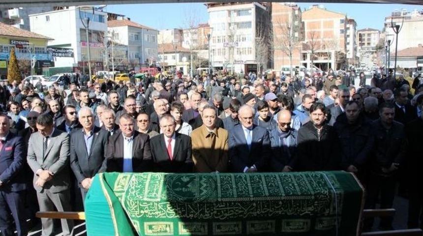 Chp&rsquo;li Tezcan&rsquo;ın Amcası Toprağa Verildi