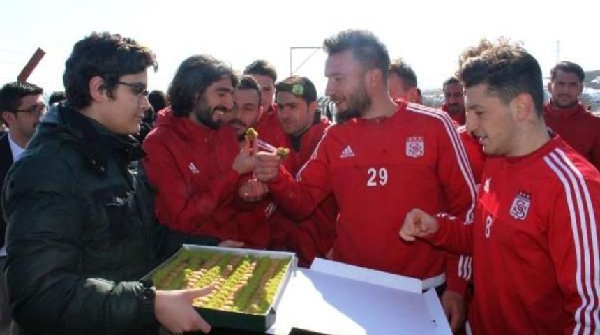 Sivasspor'a &Ouml;ğrenci Morali