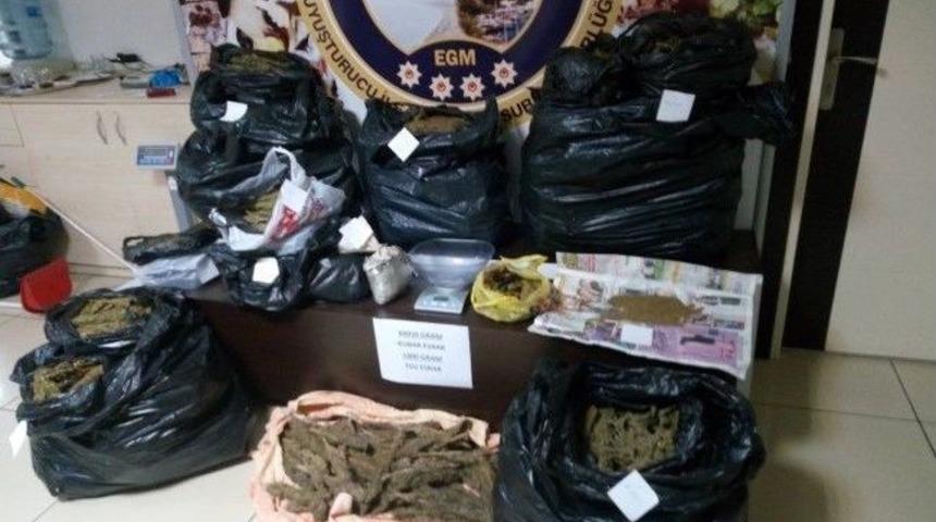 Antalya&rsquo;da Uyuşturucu Operasyonları