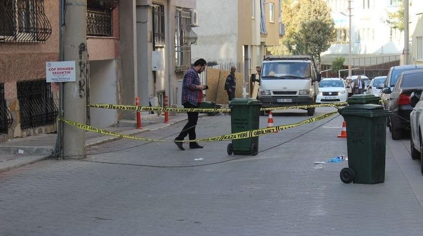 Gen&ccedil; Kadın Sokak Ortasında &Ouml;ld&uuml;r&uuml;ld&uuml;