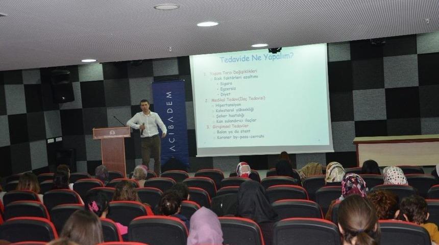 Kalp Sağlığı Sağlık S&ouml;yleşisi Ger&ccedil;ekleştirildi