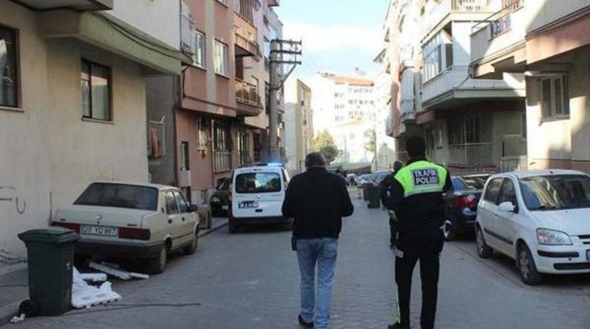 Sokak Ortasında Tartıştığı Kadını Tabancayla Vurup &Ouml;ld&uuml;rd&uuml;