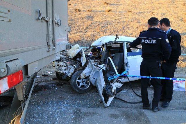 Ankara’da Otomobil, Tıra Arkadan Çarptı: 1 Ölü, 2 Ağır Yaralı