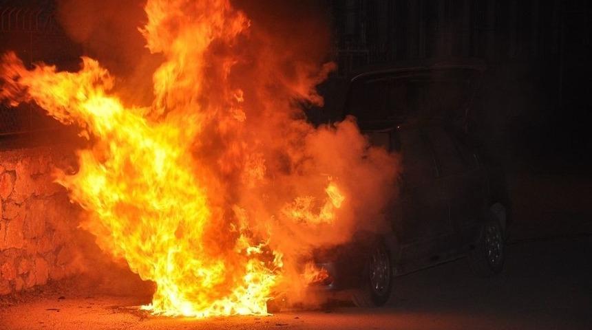 Otomobil Alev Alev Yandı