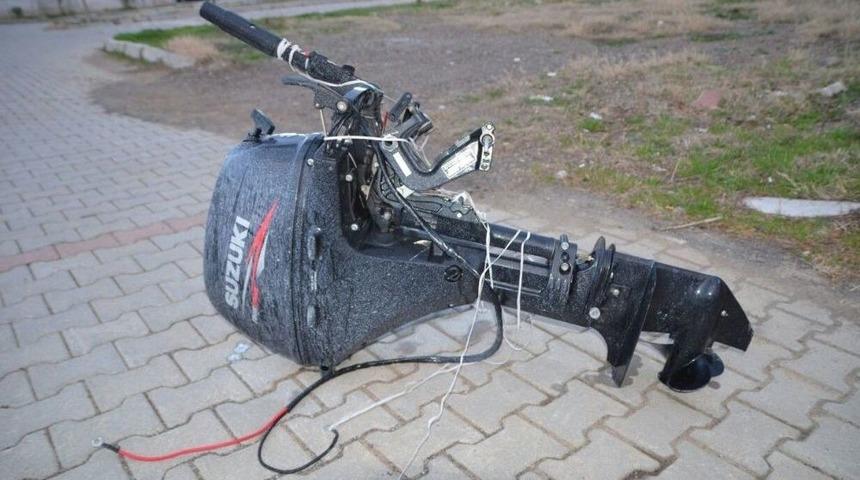İzmir’de Tekne Motoru Çalan Hırsızlar Yakalandı