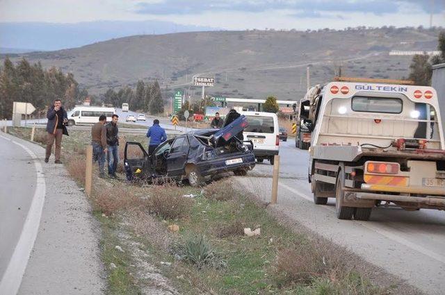 İzmir’de Otomobil Takla Attı :6 Yaralı