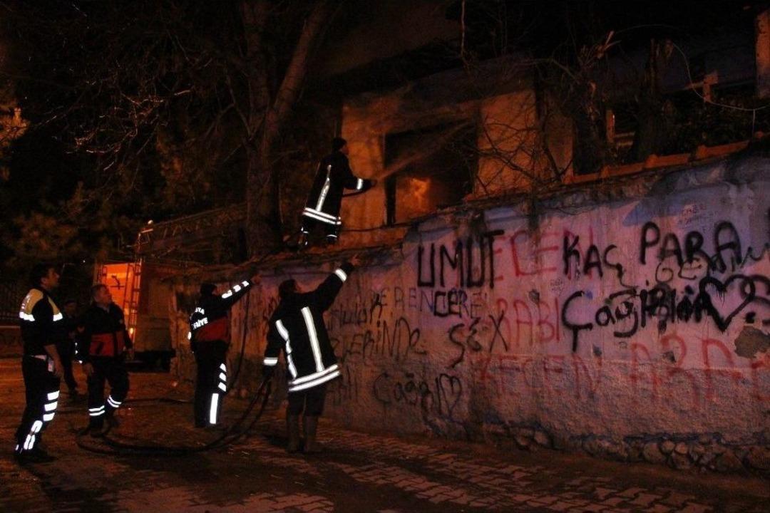 Amasya&rsquo;da Bir Mahallede Peş Peşe Yangın &Ccedil;ıktı