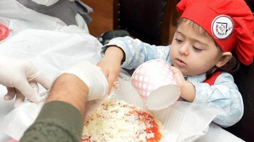 K&uuml;&ccedil;&uuml;k Şefler Geleneksel Tatlar At&ouml;lyesi&rsquo;nde Doyasıya Eğlendi