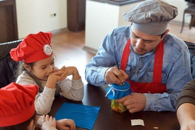 Küçük Şefler Geleneksel Tatlar Atölyesi’nde Doyasıya Eğlendi